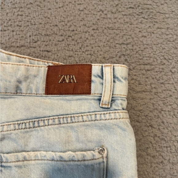 ZARA Distressed denim shorts Size 4 Color Blue - Picture 5 of 10